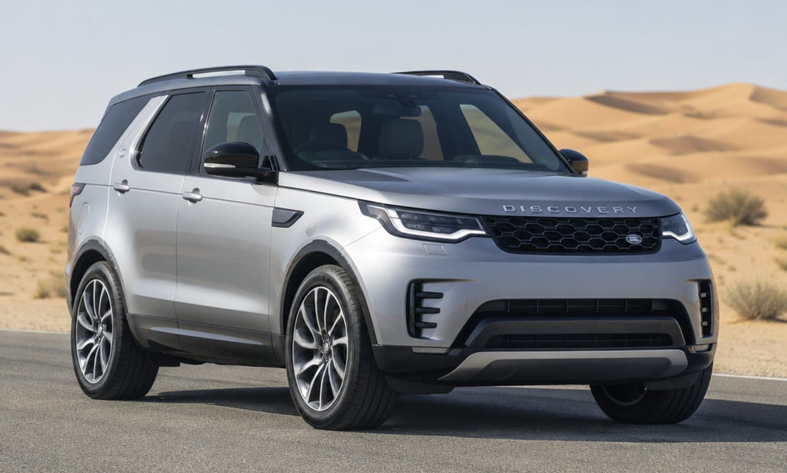 Land Rover Discovery rental car in Dubai